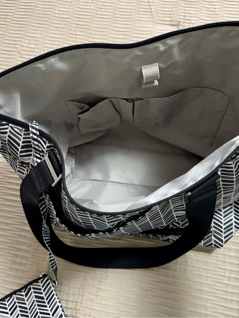 Baggallini stylish lightweight